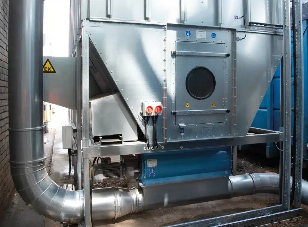 Waste material collected in the base of the filter unit is discharged pressure-free via the rotary valve.